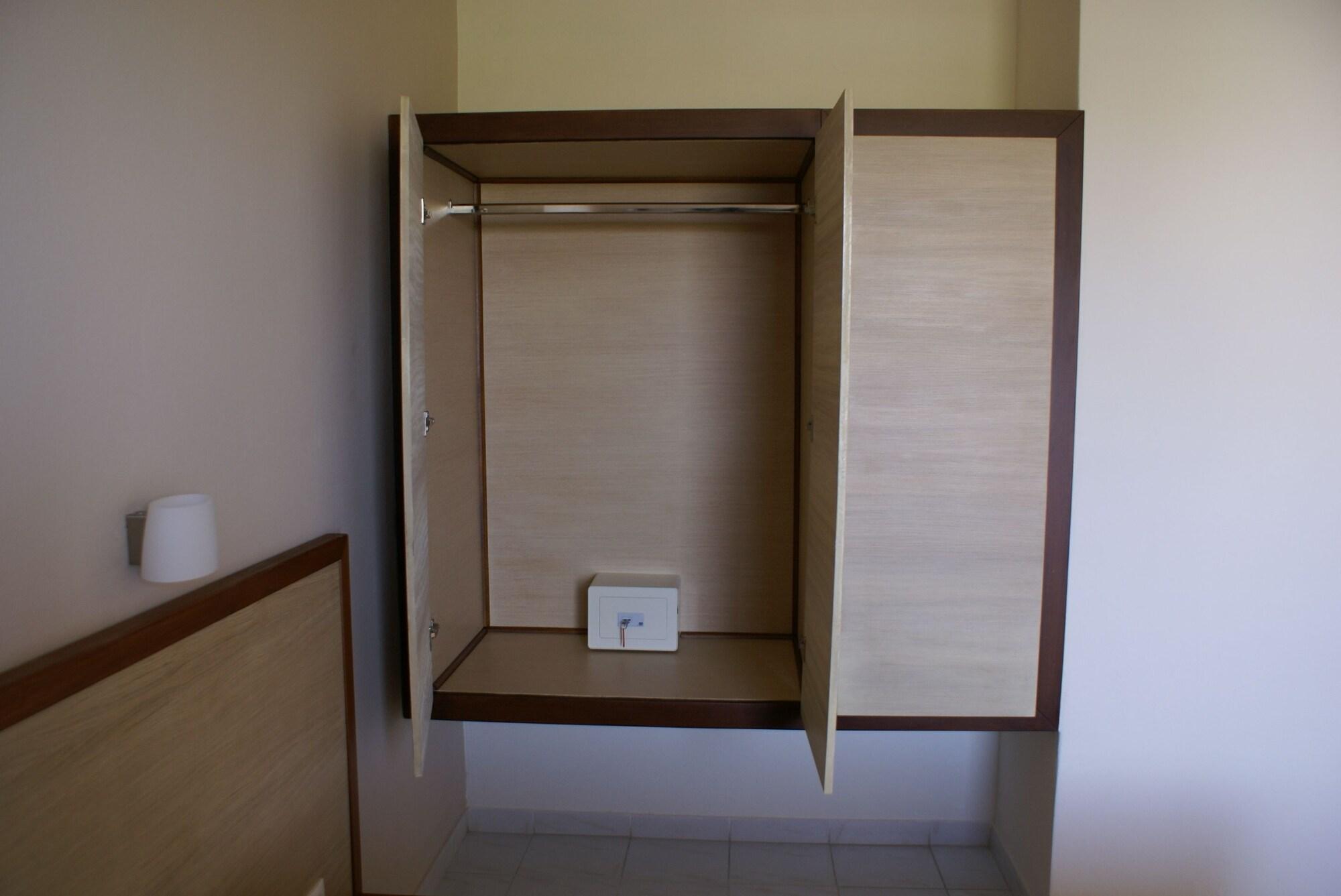Golden Sun Aparthotel Tigkaki  Bagian luar foto