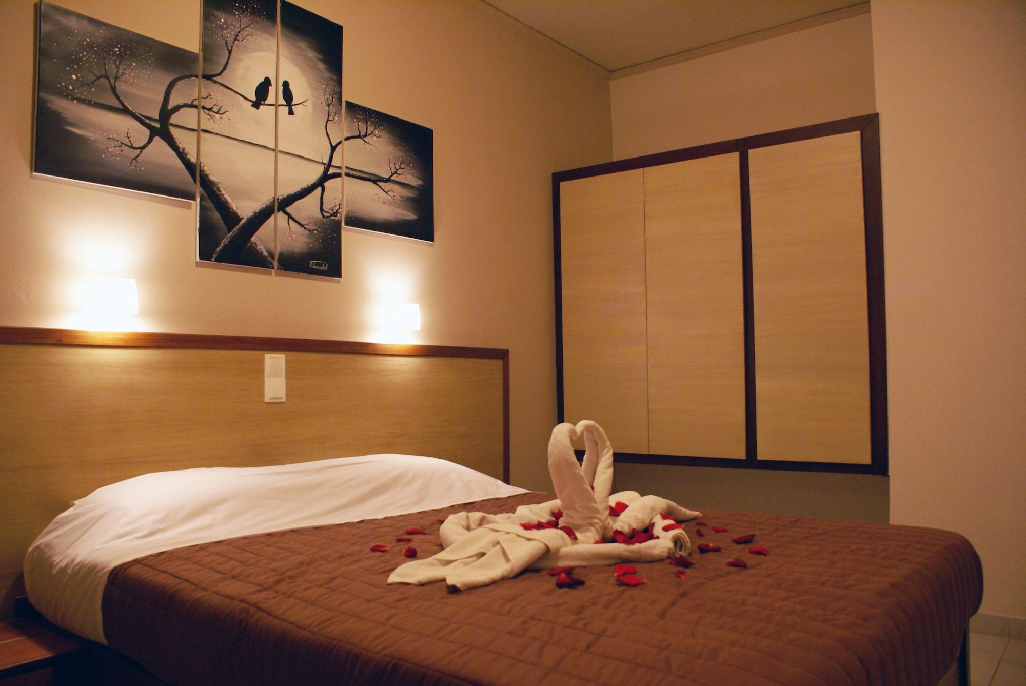 Golden Sun Aparthotel Tigkaki  Bagian luar foto