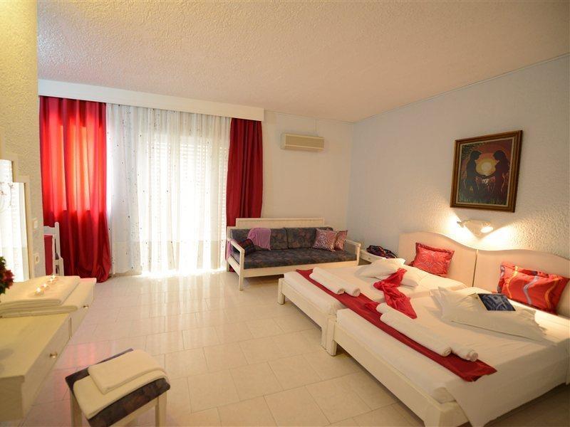 Golden Sun Aparthotel Tigkaki  Bagian luar foto