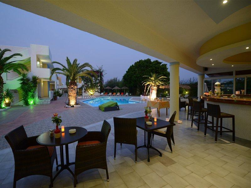 Golden Sun Aparthotel Tigkaki  Bagian luar foto