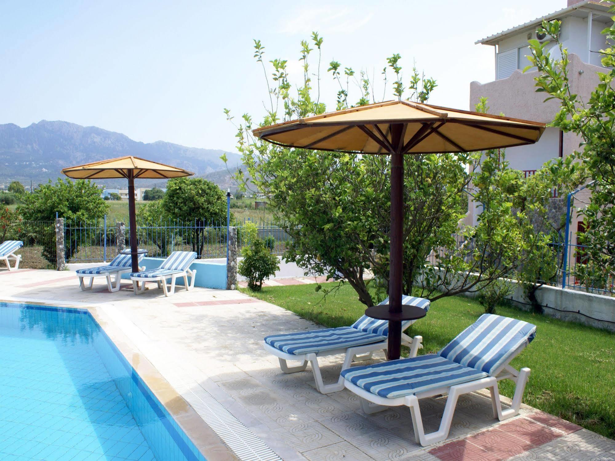 Golden Sun Aparthotel Tigkaki  Bagian luar foto